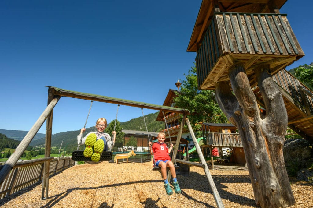 Spielplatz · Familienurlaub & Urlaub am Bauernhof Marchlhof in Untertauern