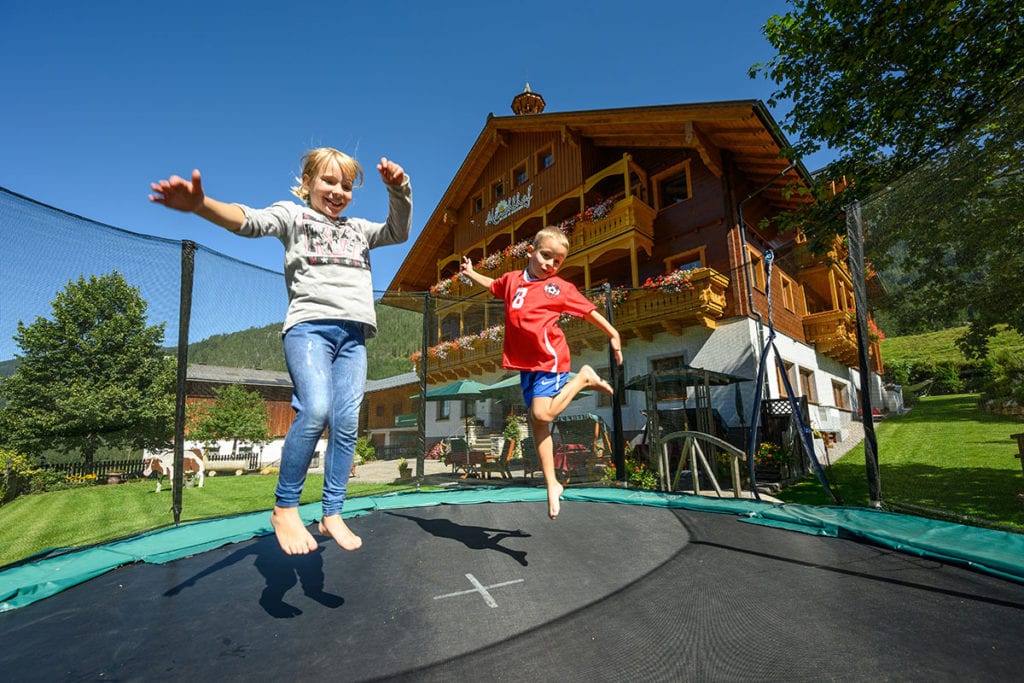 Spielplatz · Urlaub am Bauernhof Marchlhof in Untertauern, Salzburg