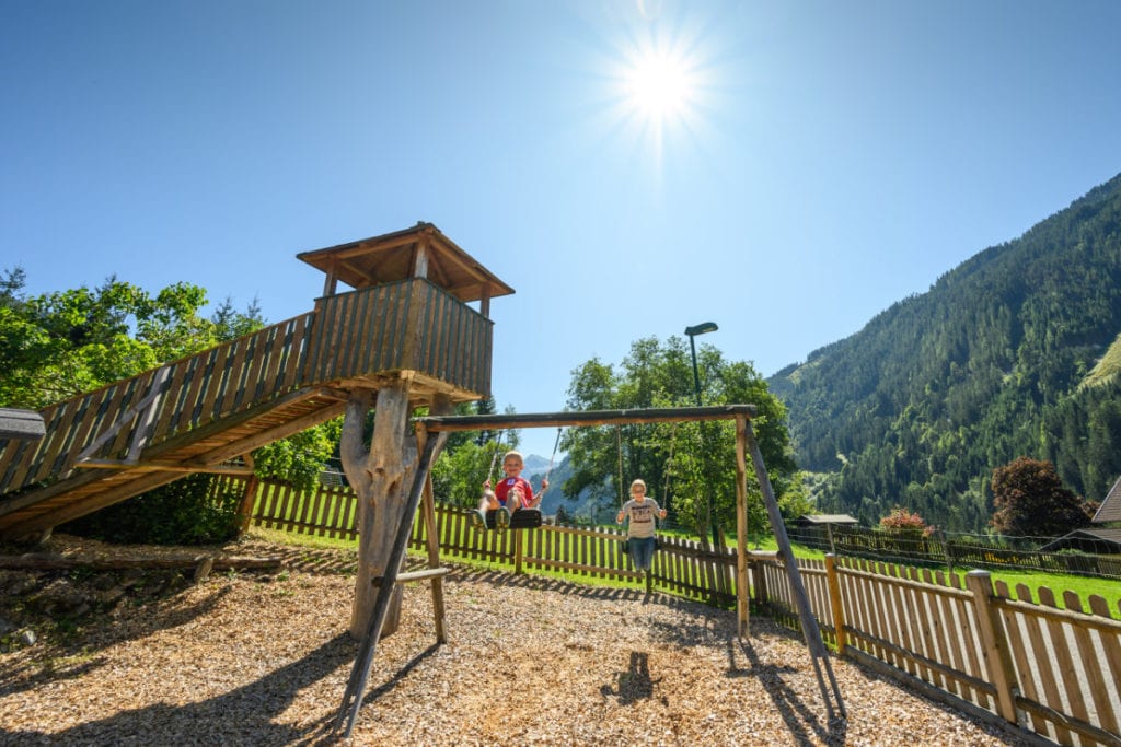 Spielplatz · Urlaub am Bauernhof Marchlhof in Untertauern, Salzburg
